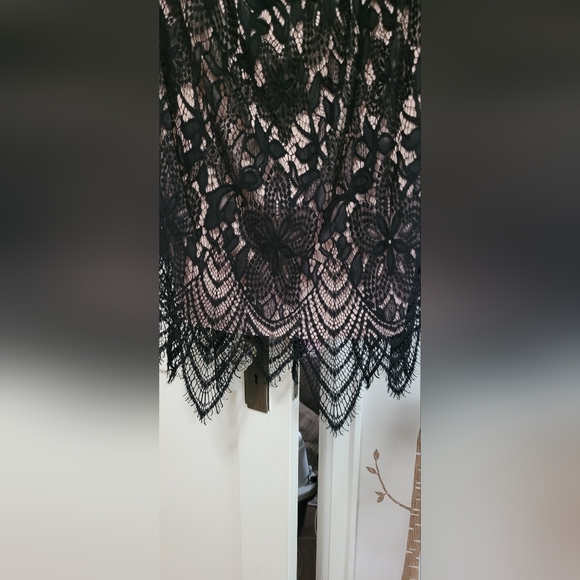 Black lacey dress - Picture 2 of 3